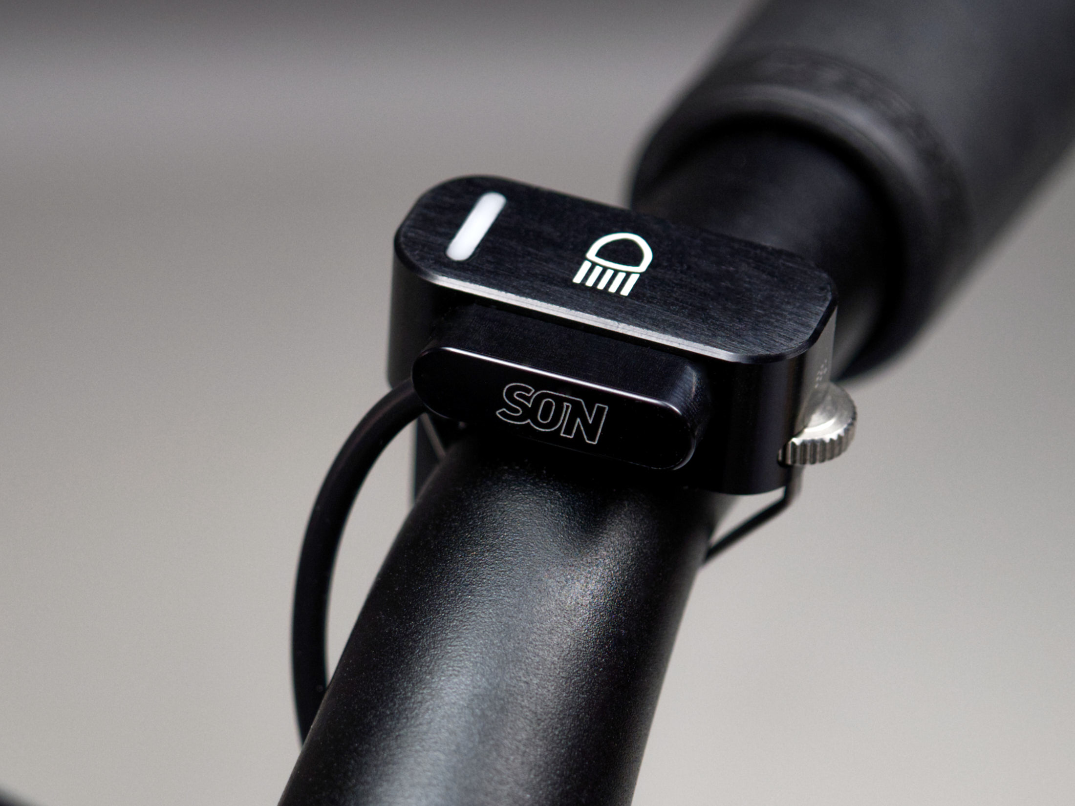 Ladelux (120/180 Lux) + USB C Charger, black anodized